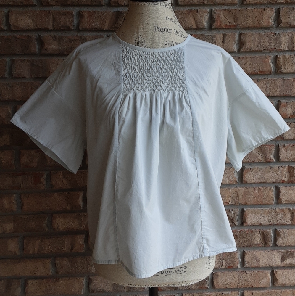 Evereve Pale Green Smocked Short Sleeve 100% Cotton Top.